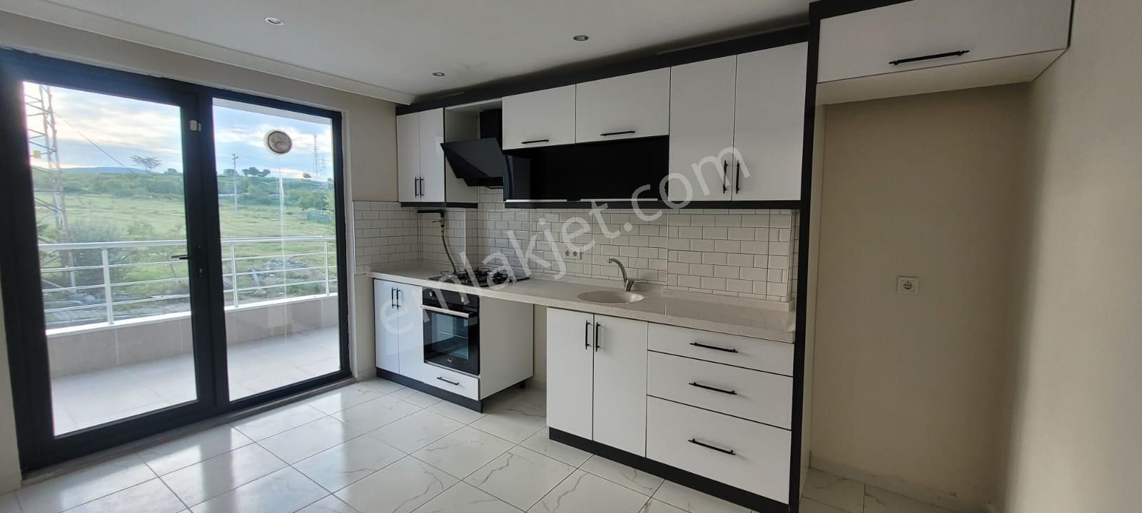 Re/max İnci'den Ebeveyn Banyolu 3+1 Kiralık Daire