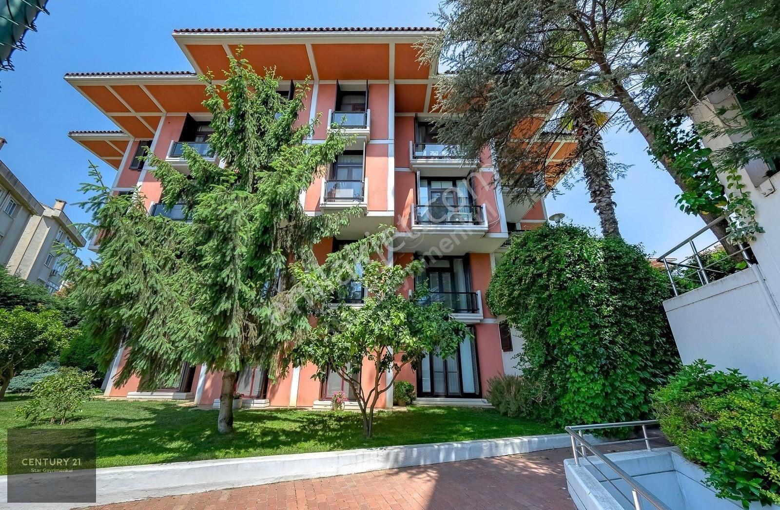 Century 21 Star'dan Mesa Altunizade 2. Kısım Da 4+1 Satılık