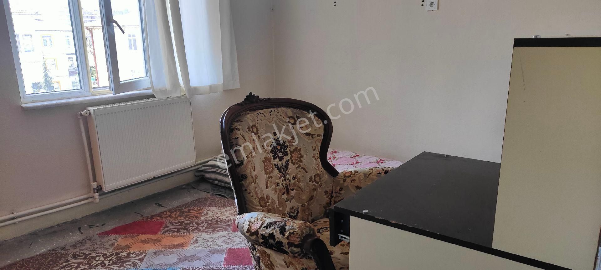 Kiralık Daire Ev Arkadaşı