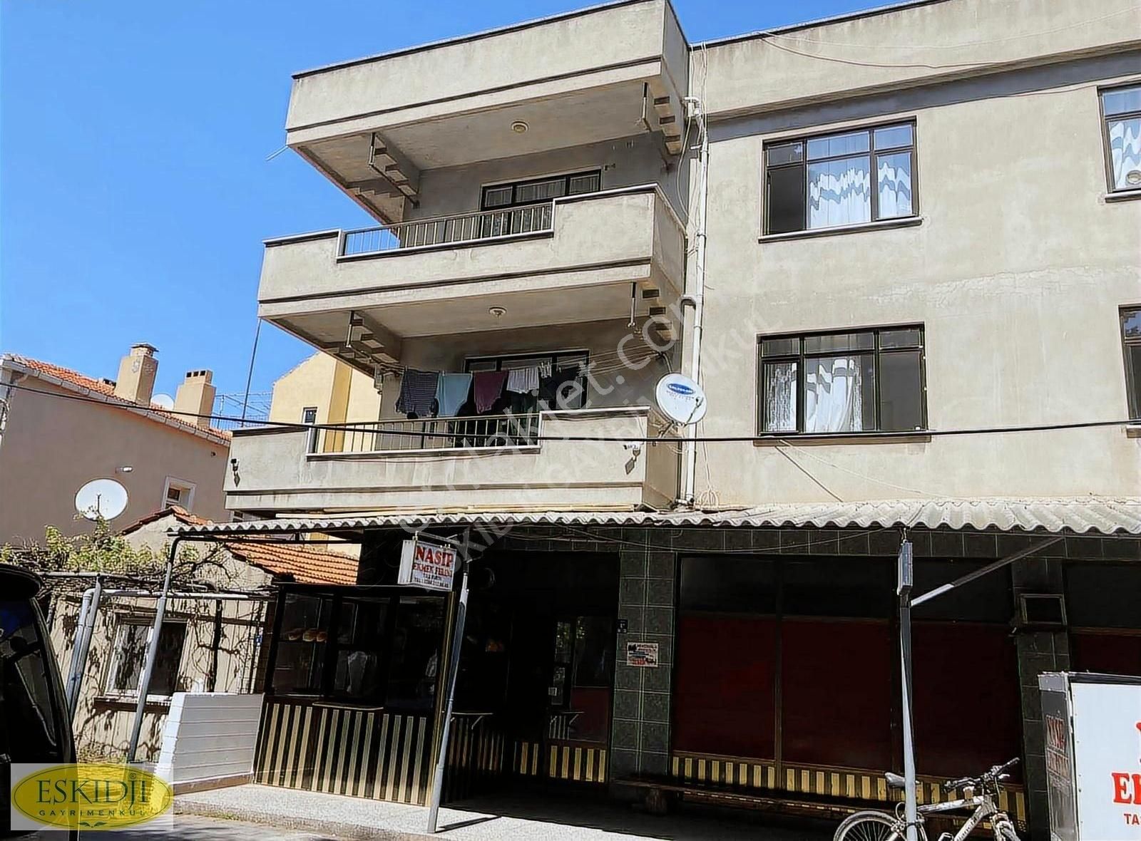Cevatpaşa Da Çanakkale Lisesi' Nin Yanında 2+1 Satılık Daire