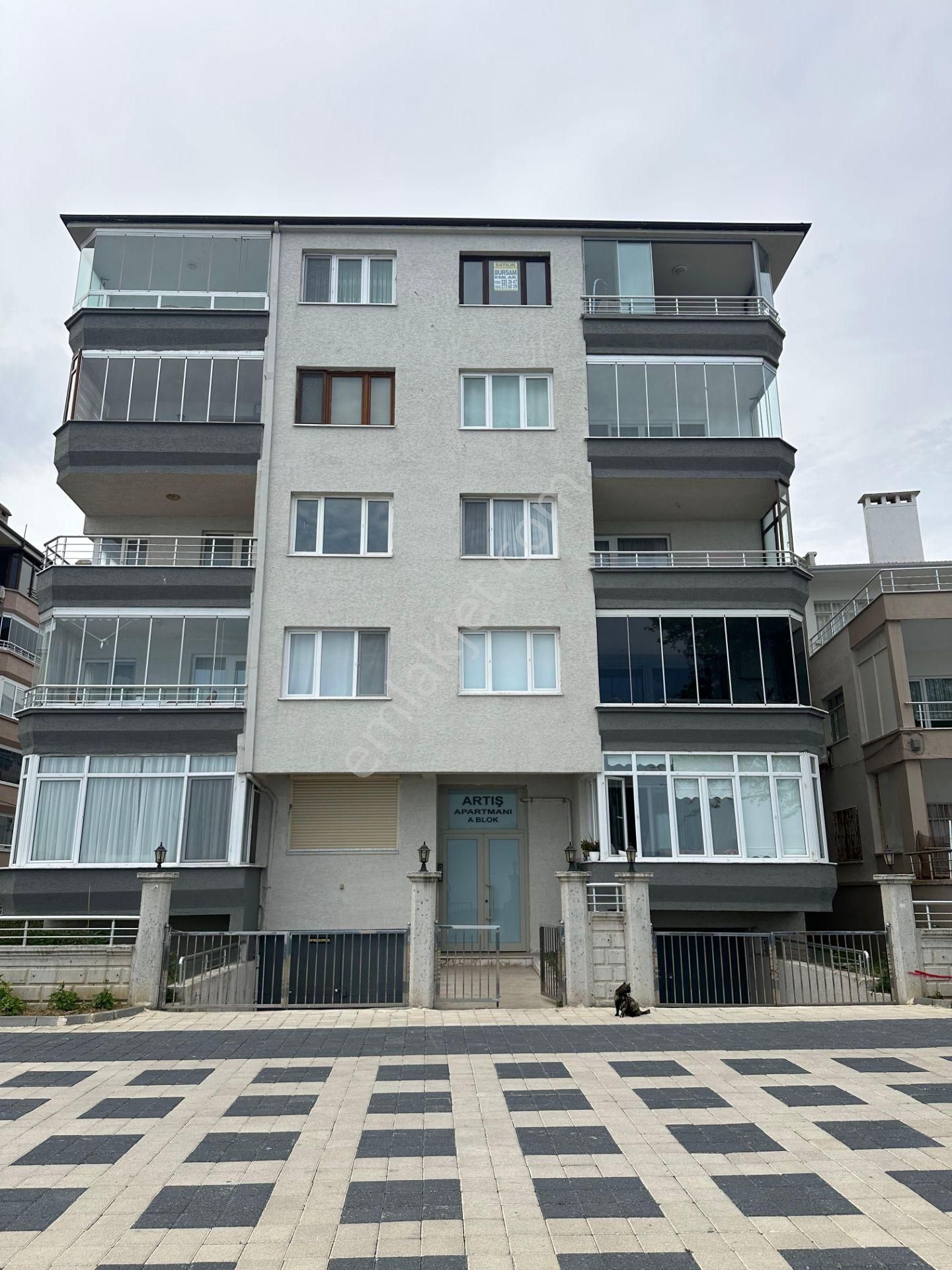 Güzelyalıda Denize Sıfır Muhteşem Manzaralı Daire