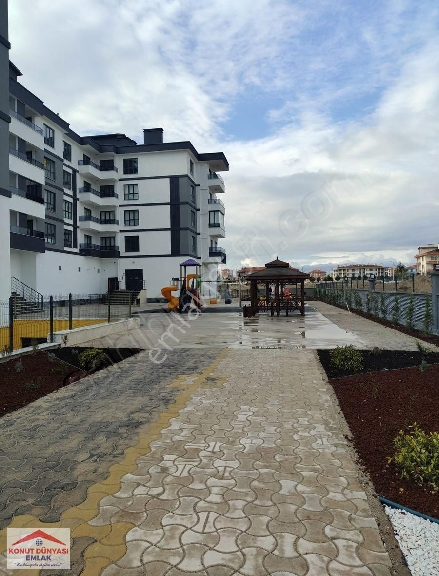 Kosova Mah. Kapalı Otoparklı,kombili Güney Dogu 3+1 Sıfır Daire