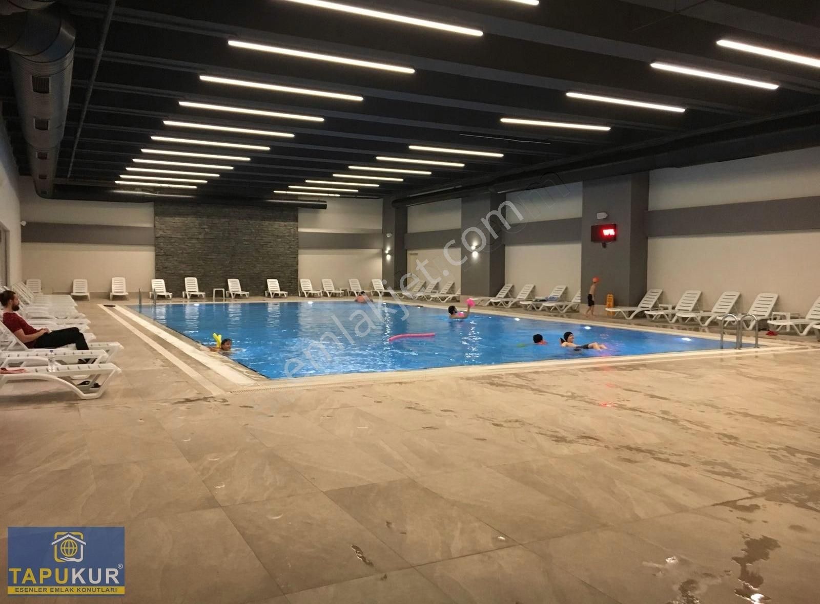 Emlak Konutları Havuzlu Sitede 2+1 Kiralık Daire