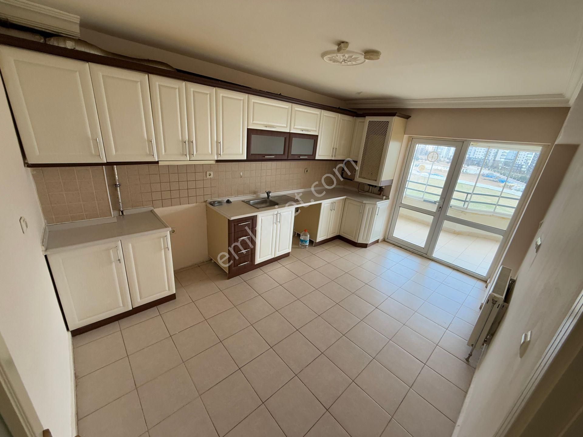 Çankaya Yaşamkent Mah 4.arakat Ön Cephe 155m2 Asansorlü Daire