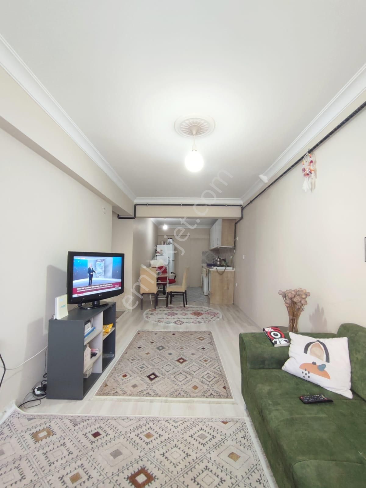 Üçevlerde Satılık Merkezi 1+1 Daire
