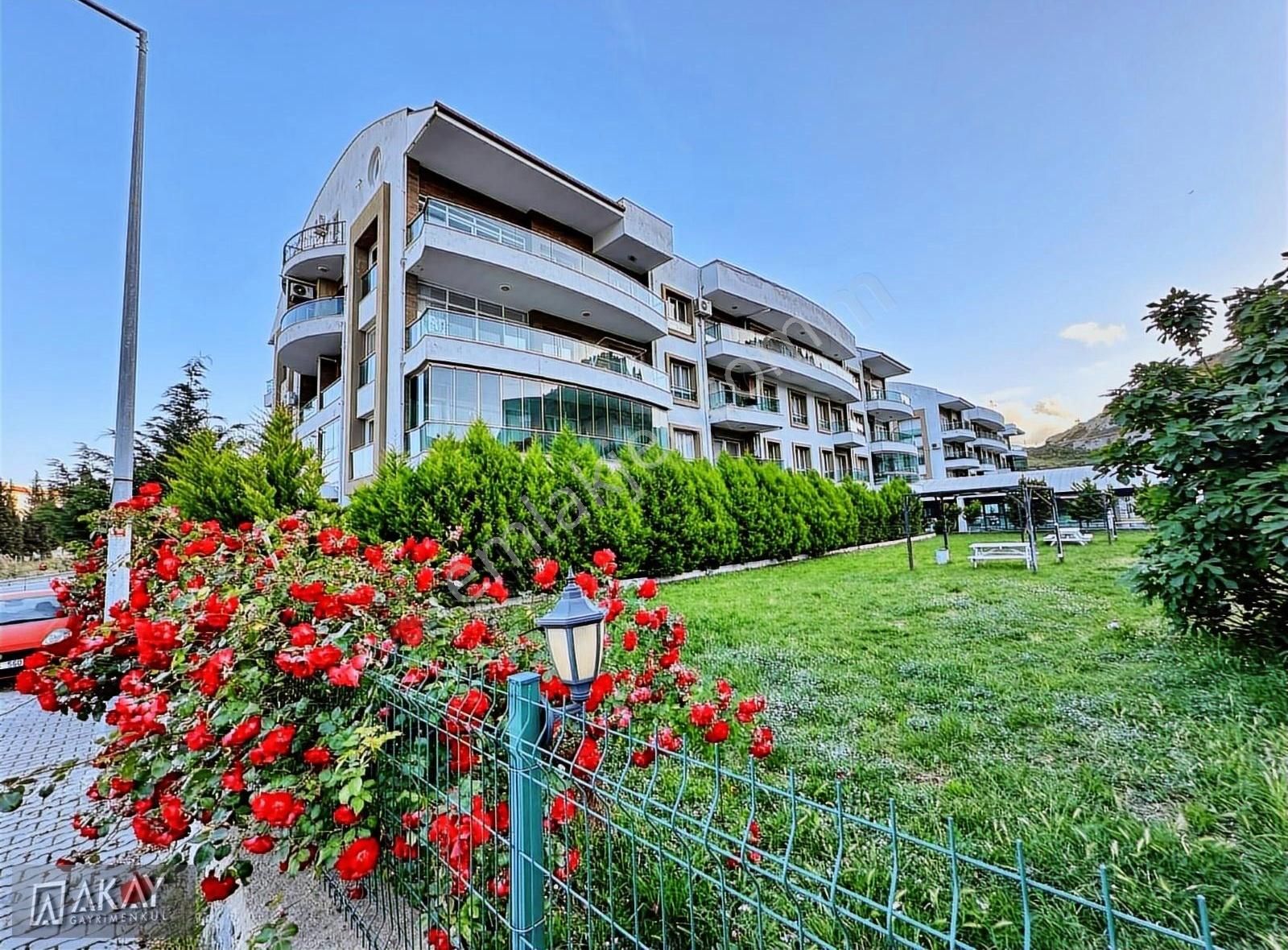Söke Yenikent Karya Sitesinde Satılık 4+1 Dublex Daire
