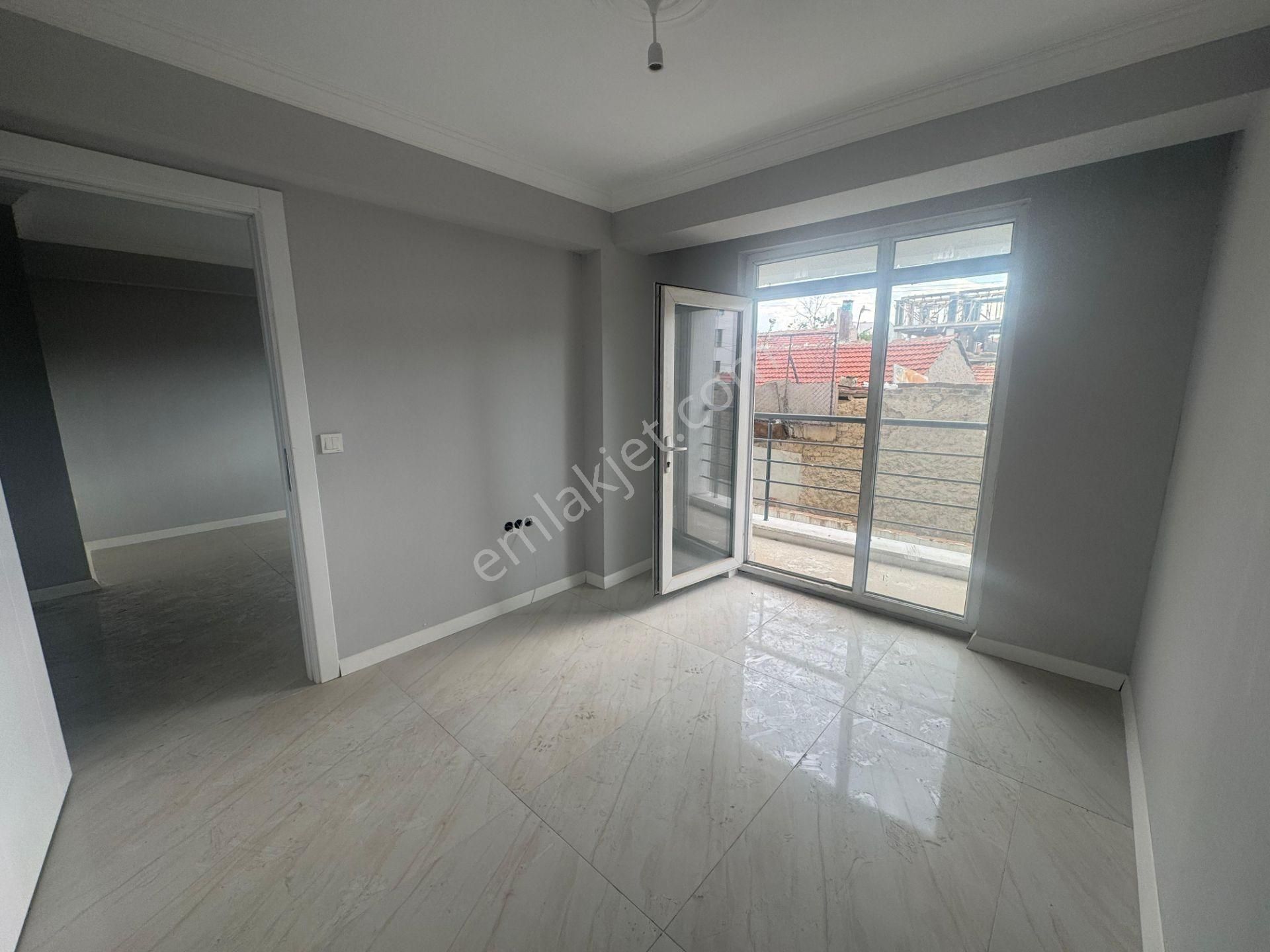 Zafer Mahallesi Esenli Caddesi Yakını 1+1/ Ybs-11