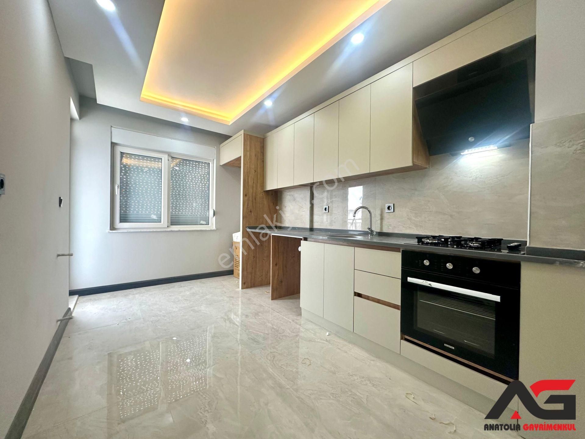 2+1 105m2 Asansörlü Sıfır Katta Lüx Geniş Daire!