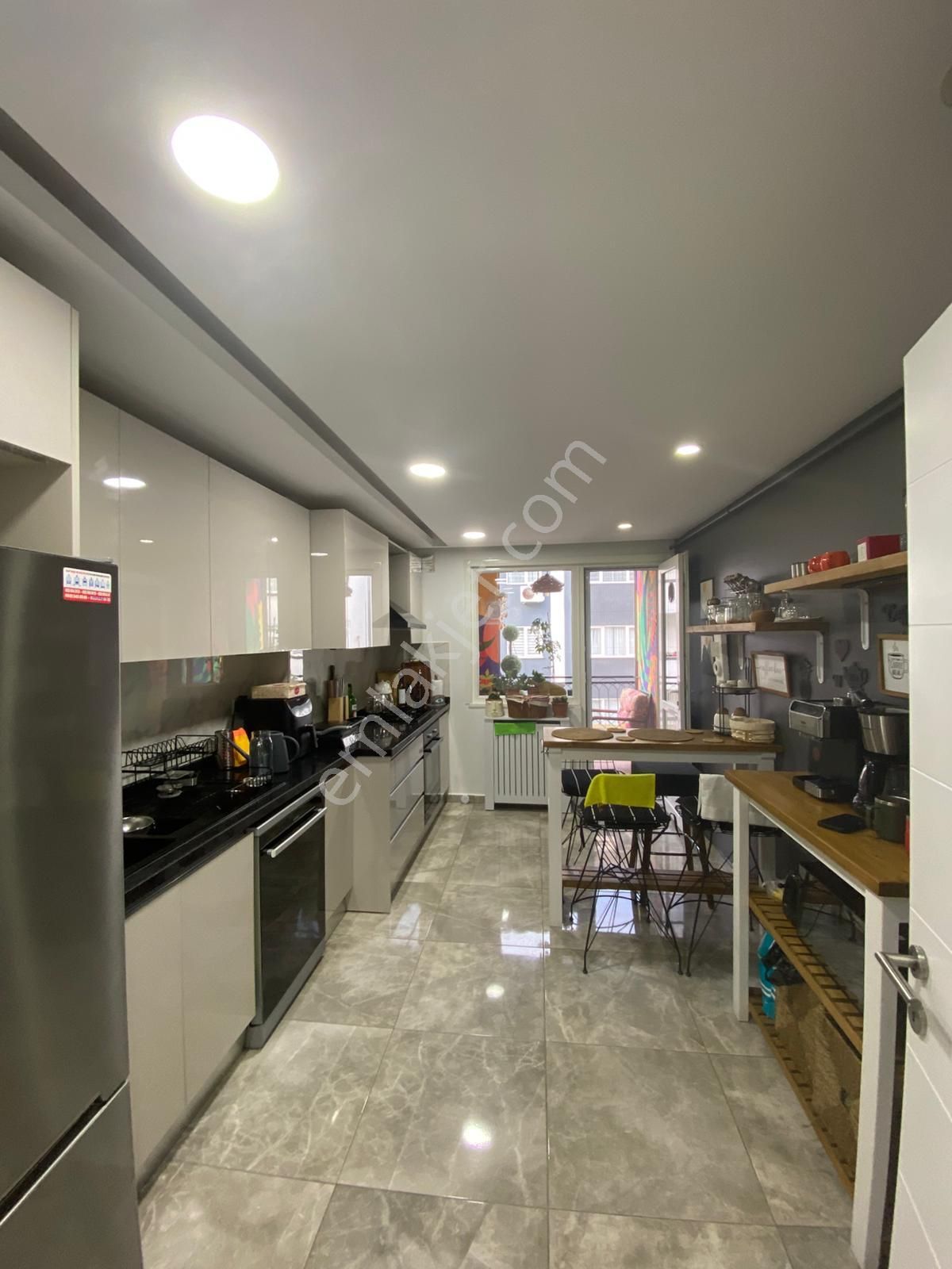Avcılar D.köşklerde Otoparklı 3+1 Lüks Ara Kat