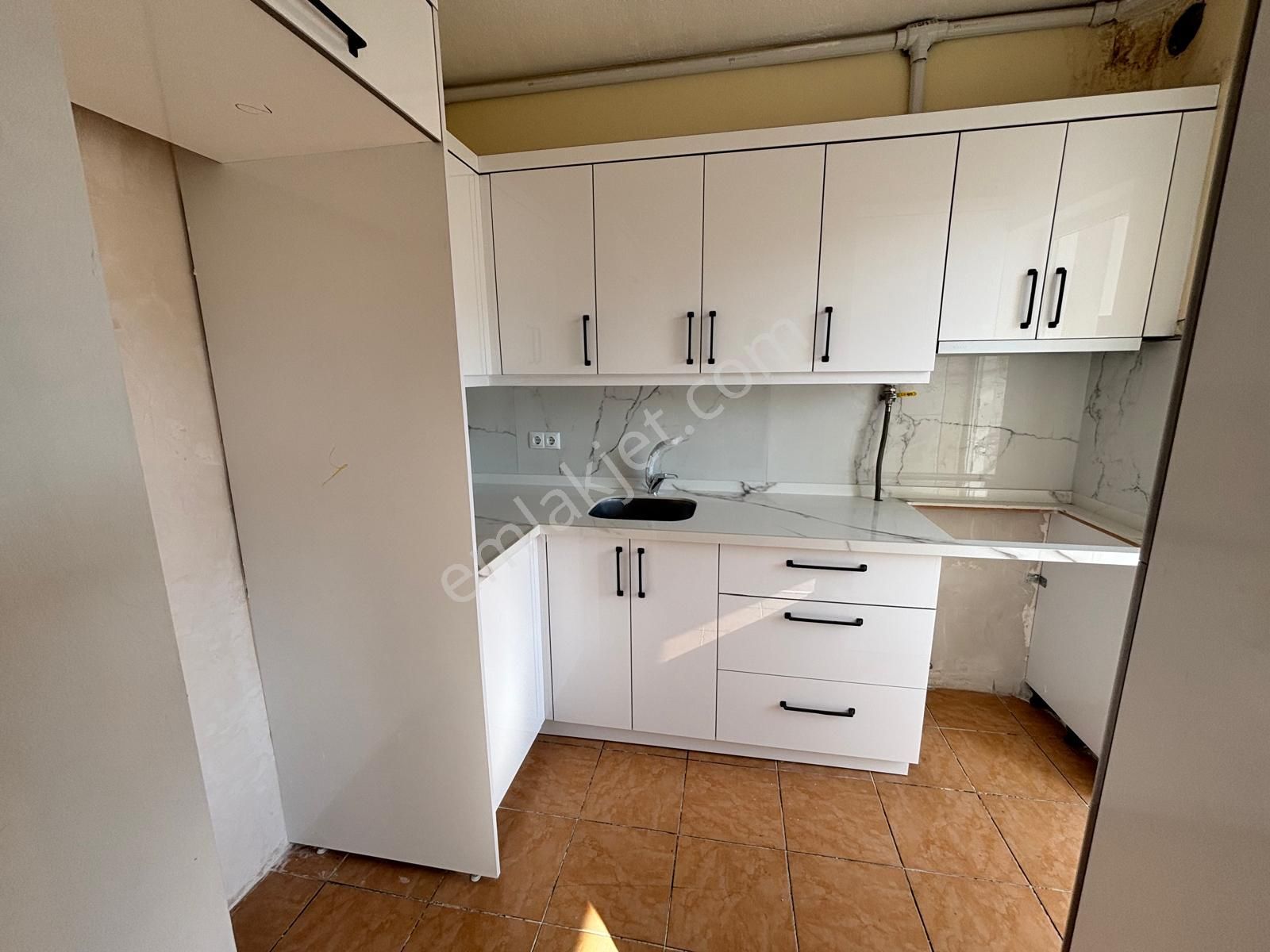 Deha Emlak`tan Kiralık 2+1 Doğalgazlı Daire Sarıtaş Tokide