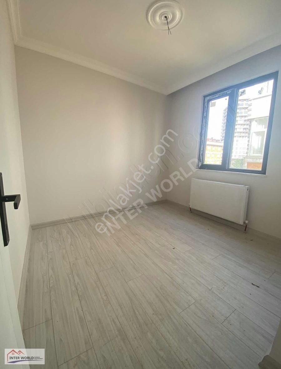 İnterworld Gayrimenkulden Aşağıdudullu'da Ara Kat Köşe Daire