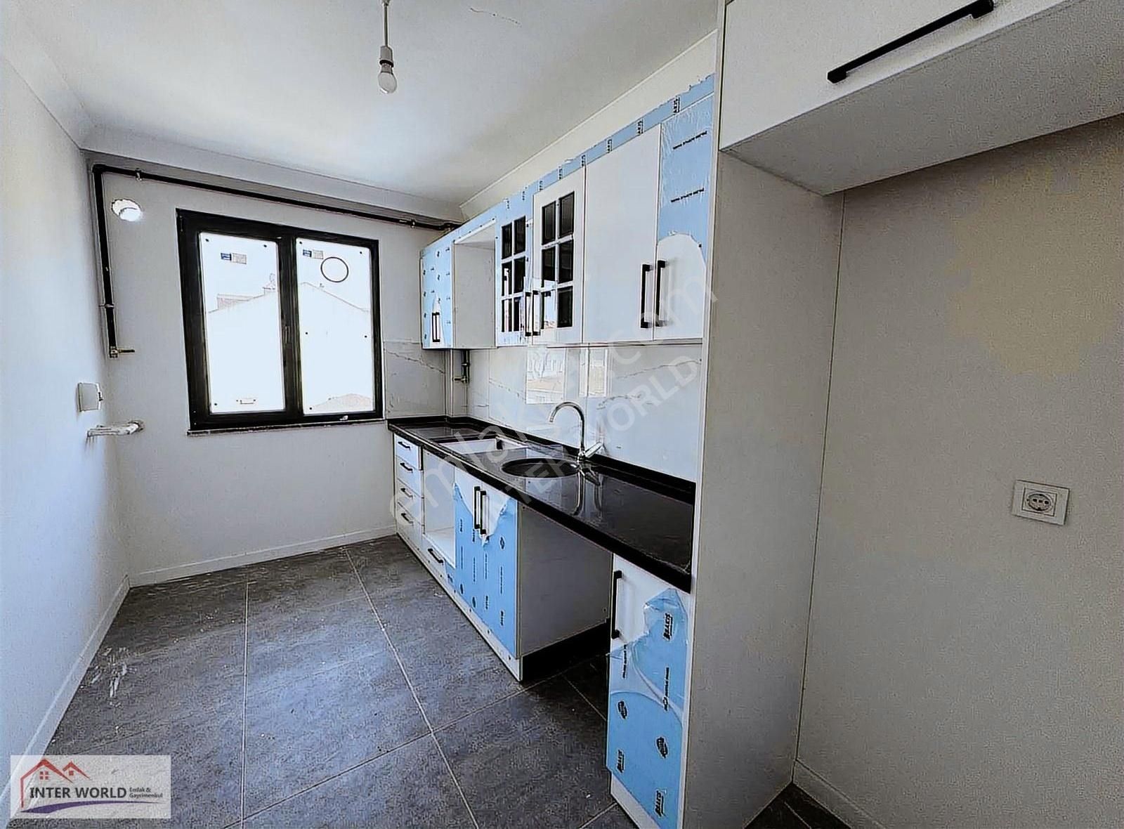 Avrupa Konutlarına Komşu 4+1 Metro Yanı Konumlu Ön Dublex Daire