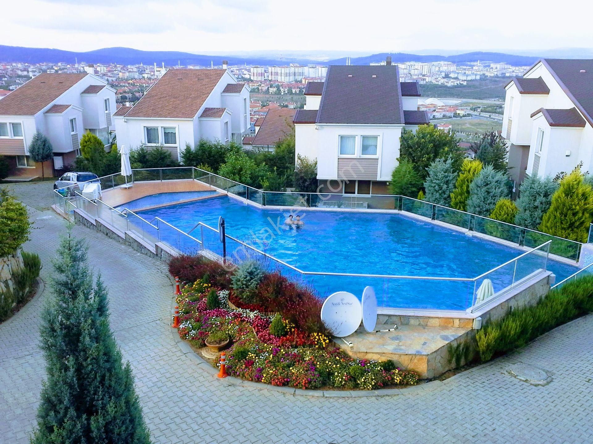 Sekili Evlerinde Orman Ve Şehir Manzaralı Geniş Bahçeli Villa