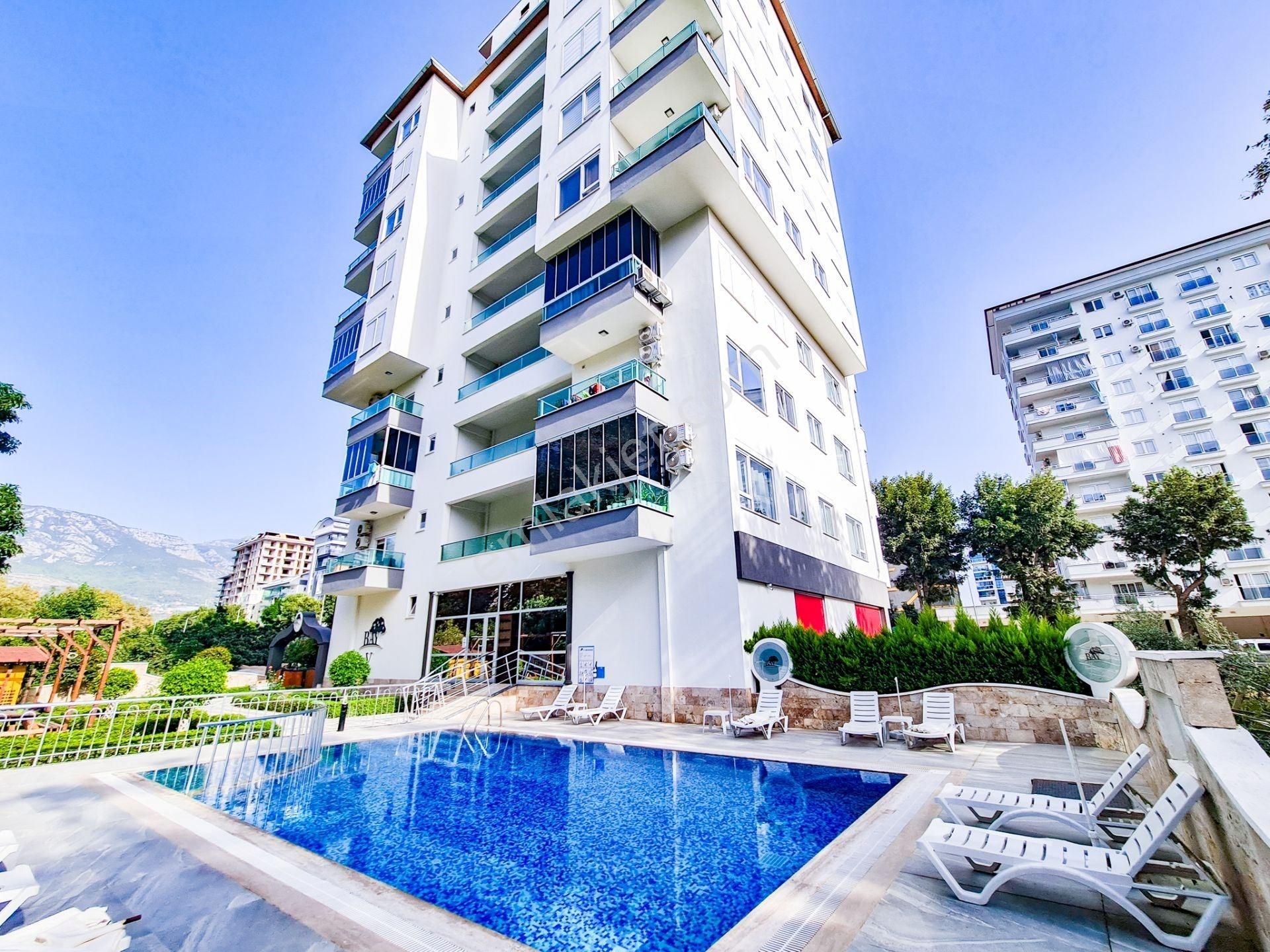 Alanya Mahmutlar'da 3+1 Satılık Deniz Manzaralı Penthouse