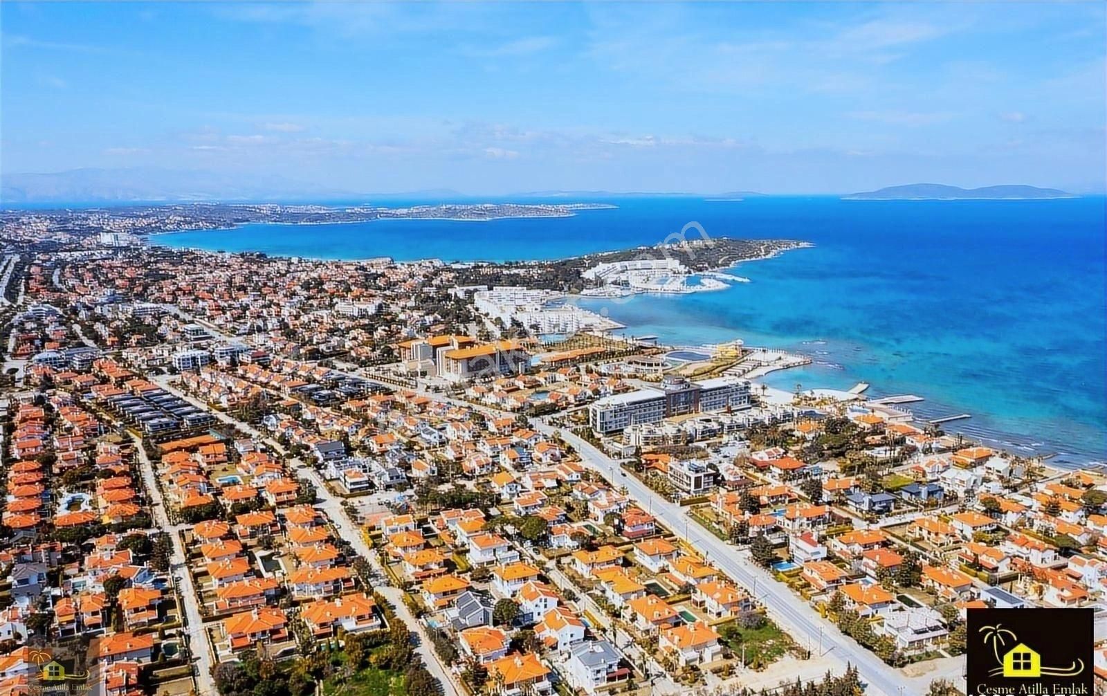 Çeşme Ilıca Oteller Bölgesin'de Kiralık Ortak Havuzlu Villa