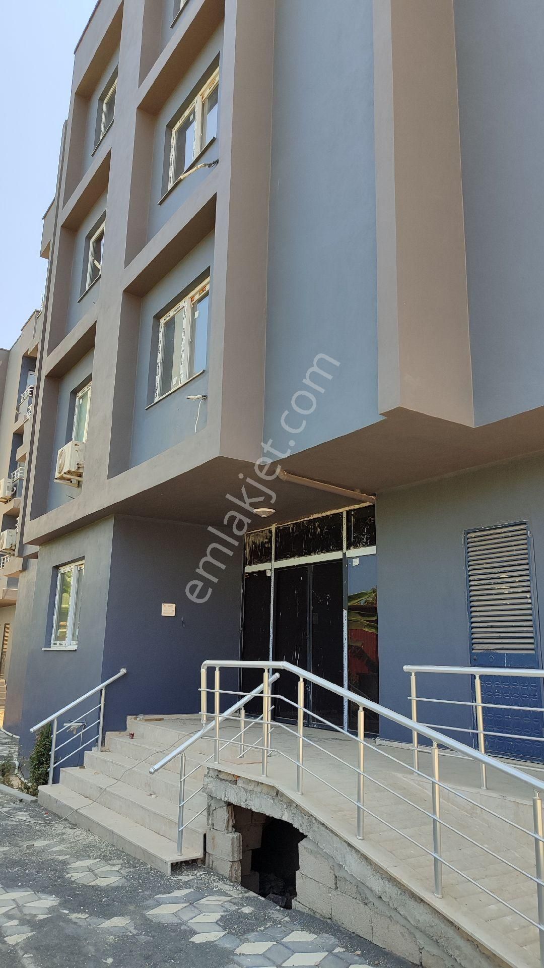 Satılık Lüks Havuzlu 1+1 Daire