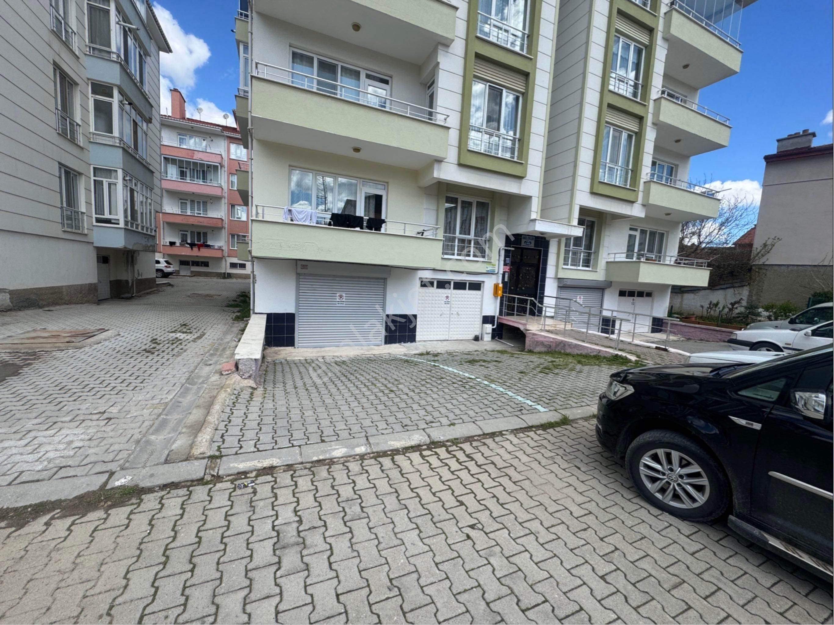 Akşehir İstasyon Mahallesi’nde Garajlı 3 + 1