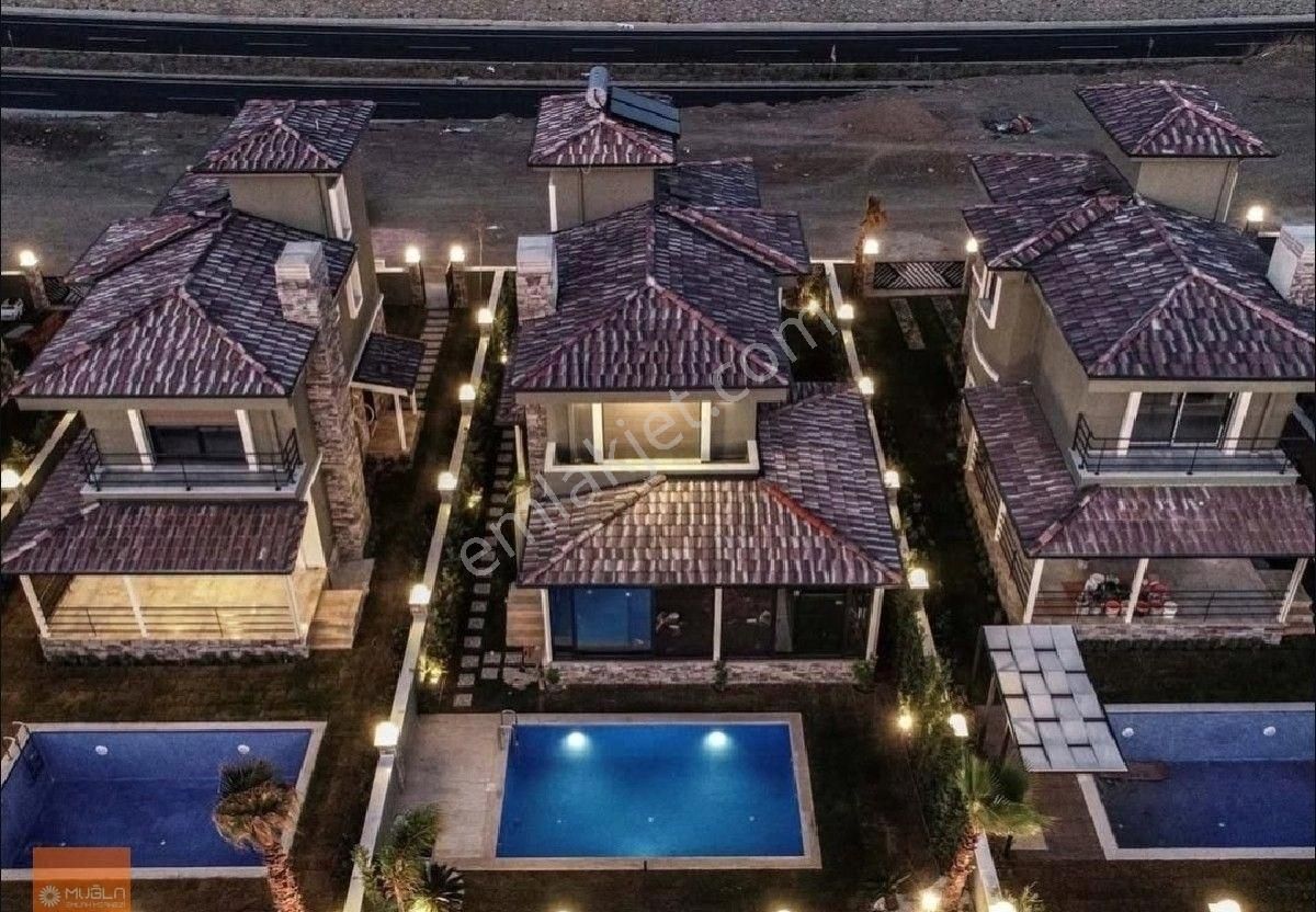 Seferihisar Akarca'da Site İçi Müstakil Satılık 3+1 Lüks Villa - Görsel 4
