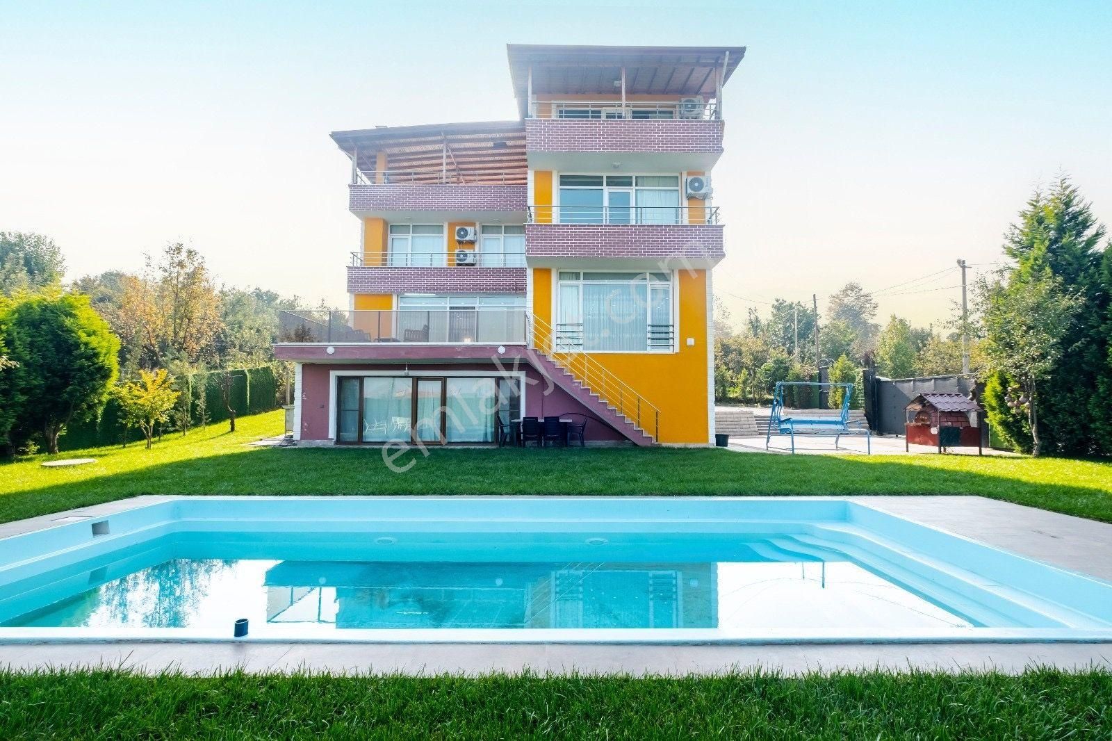 Kartepe Derbent Kiralık Havuzlu Müstakil Villa