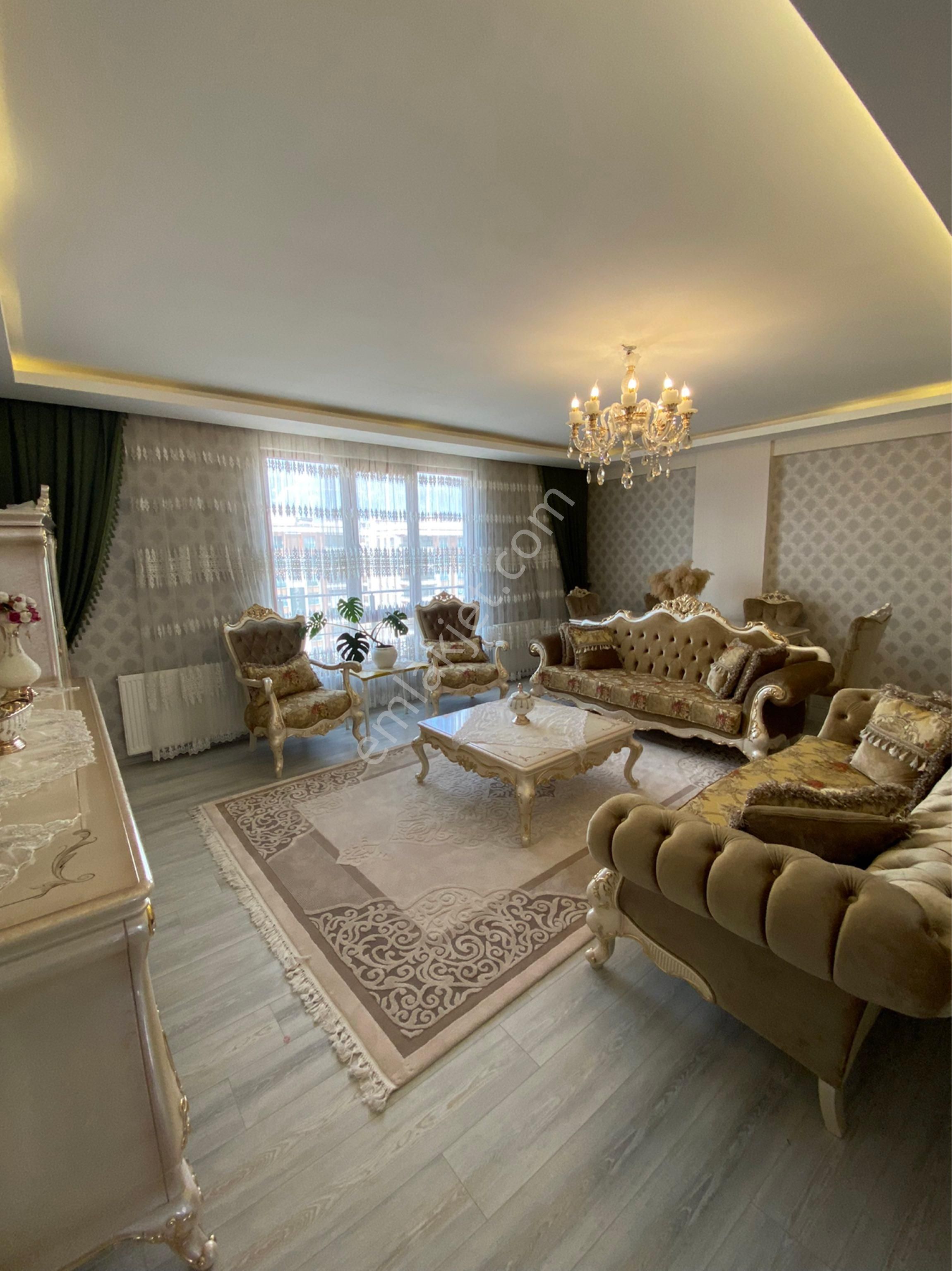 Karşıyakada Satılık Ferah 4+1 Daire