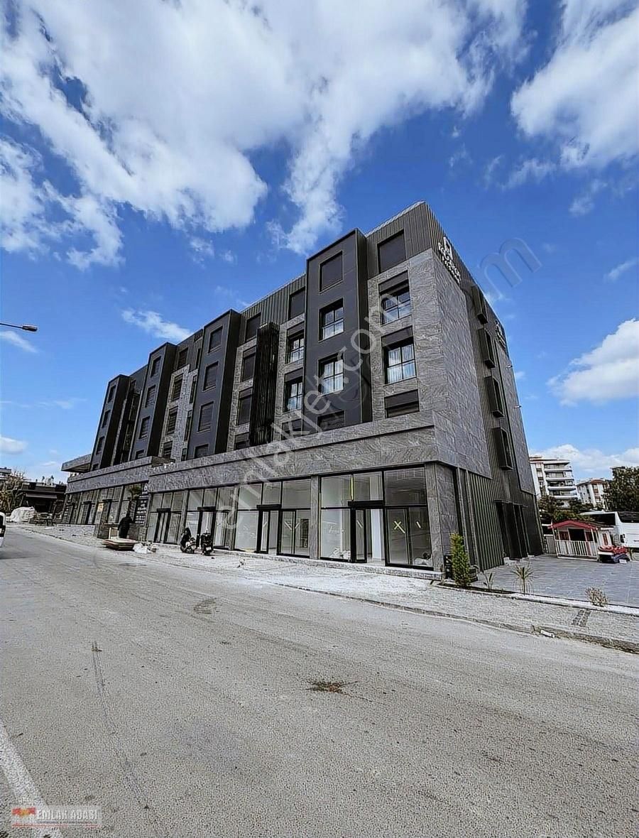 Sıfır Bina Merkezi Konumlu 70m2 Kullanımlı Kiralık Dükkan