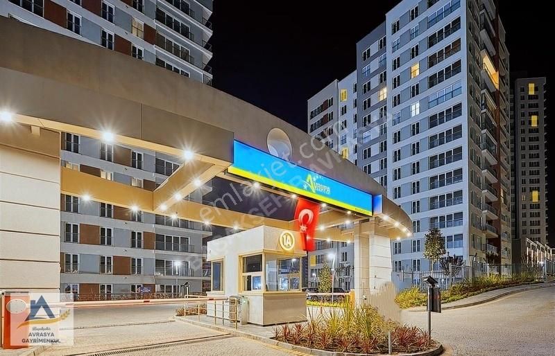 Avrupa Konutları'nda Satılık 4+1 Daire Full Tadilatlı Ve Boş