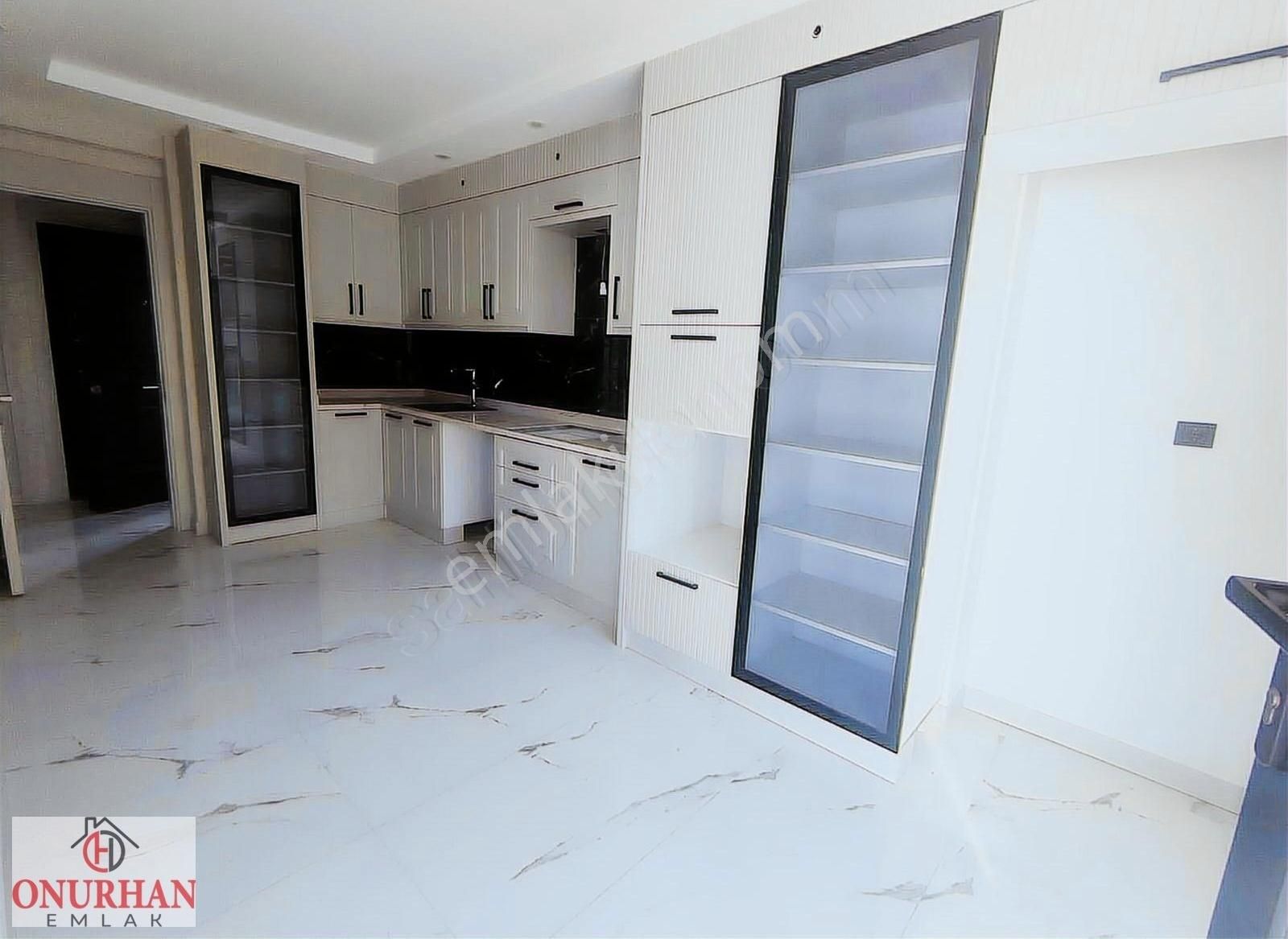 Onurhandan Karamanda Eşsiz İşçilik Eşsiz M2 Otoparklı 3+1 Sıfır