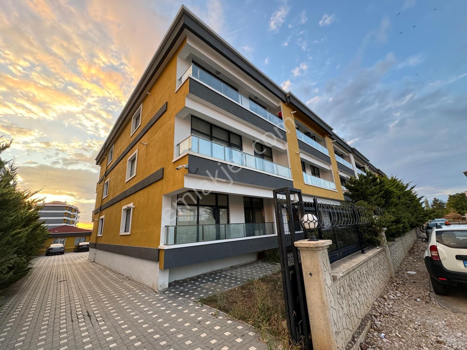 Çubuk Esenboğa Merkez Üniversite Havalanı Yakını Daire