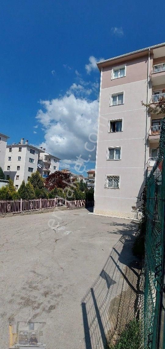 Ankara Sincan Selçuklu Mahallesi Ahi Mesut Bulvarı Üzeri Alperkent Sitesi 1. Kat 3+1 Satılık Daire