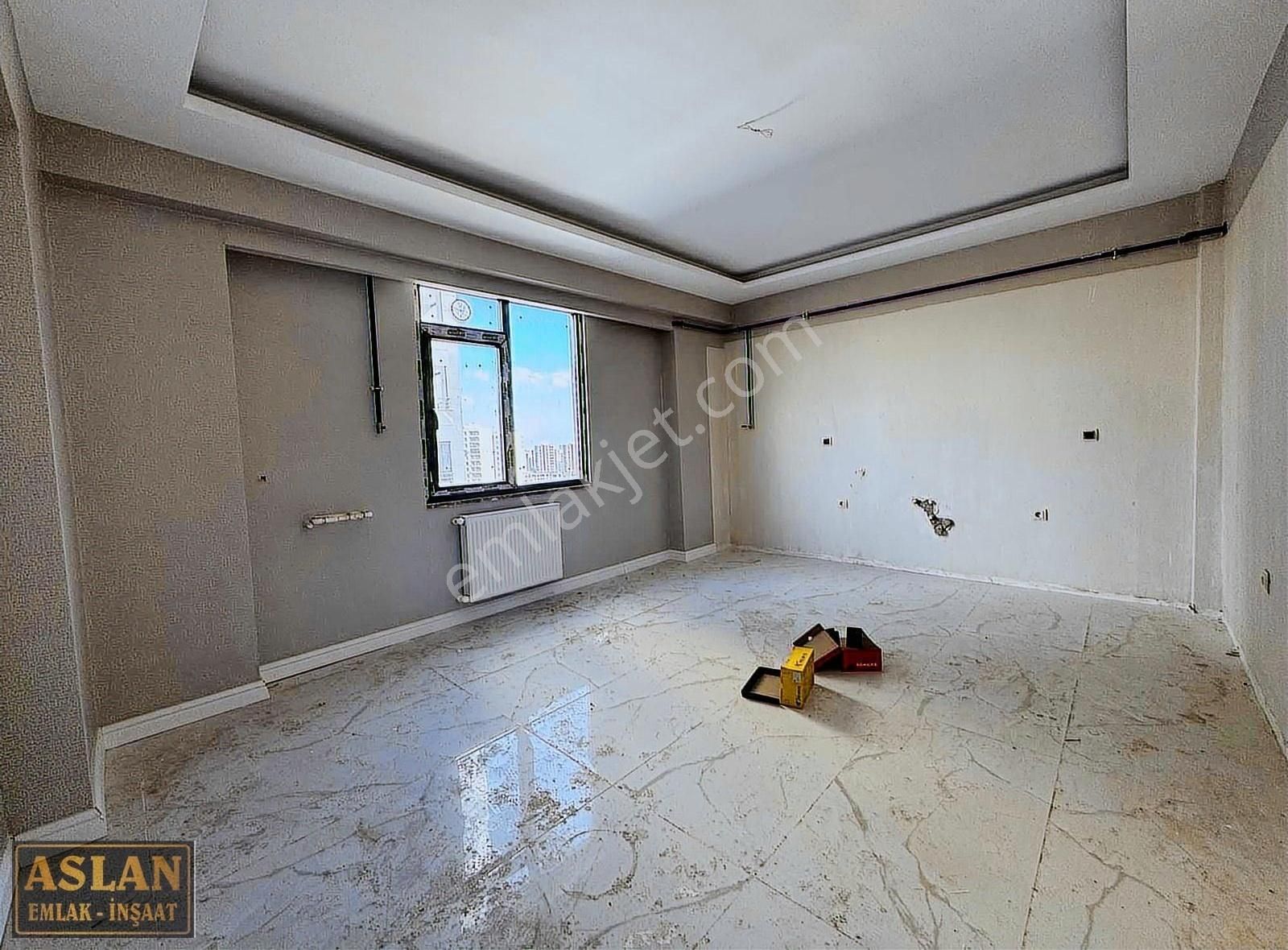 Salih Aslandan 6 Kule Sitesinde 4 Oda Ara Kat Geniş Ultra Lüks