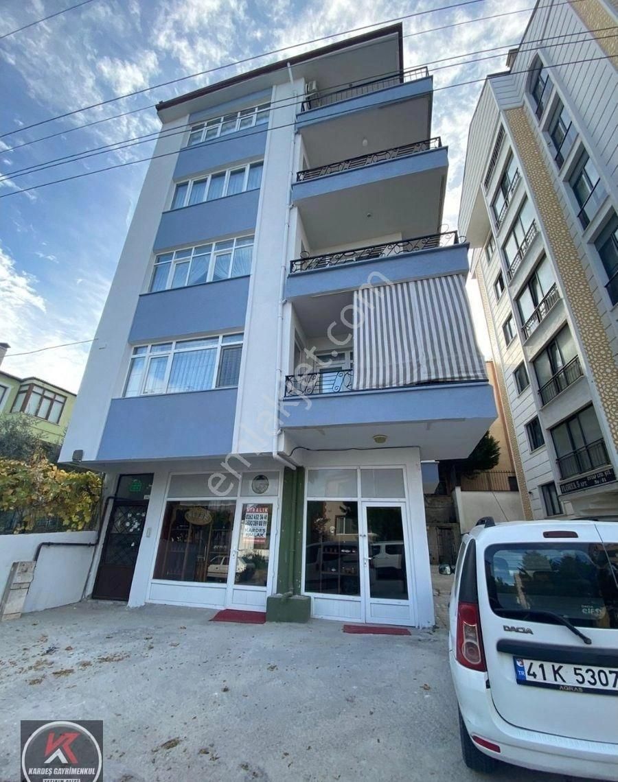 Kardeş Gayrimenkul 'den Çiftlik Caddesi Üzerinde Kiralık 75 M2 Dükkan İşyeri