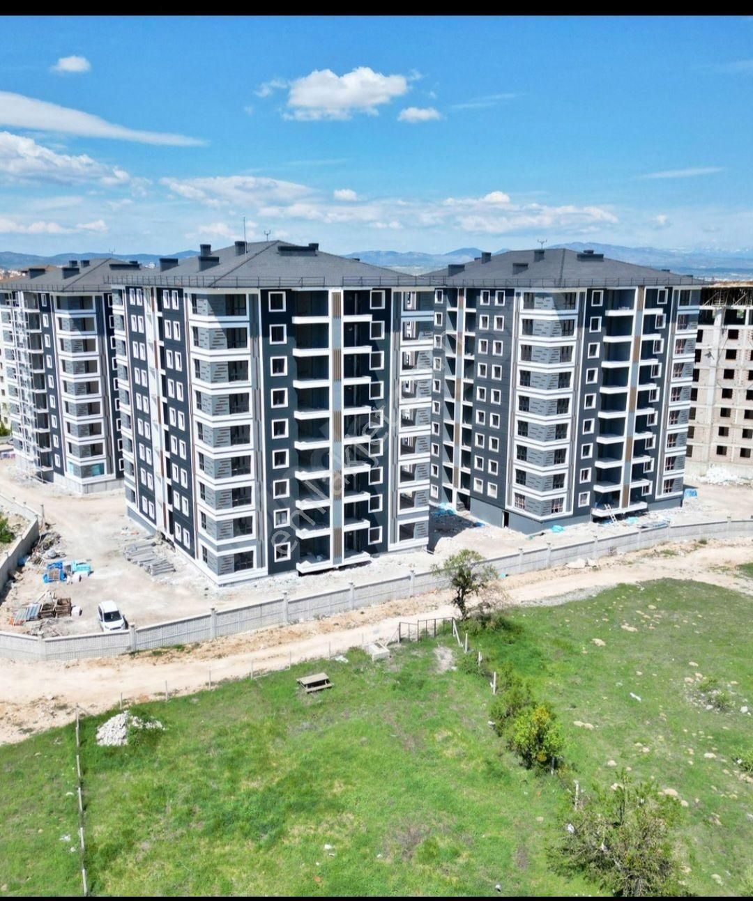 4+1 Havuzlu Site İcinde Satilik Daire Hissesi