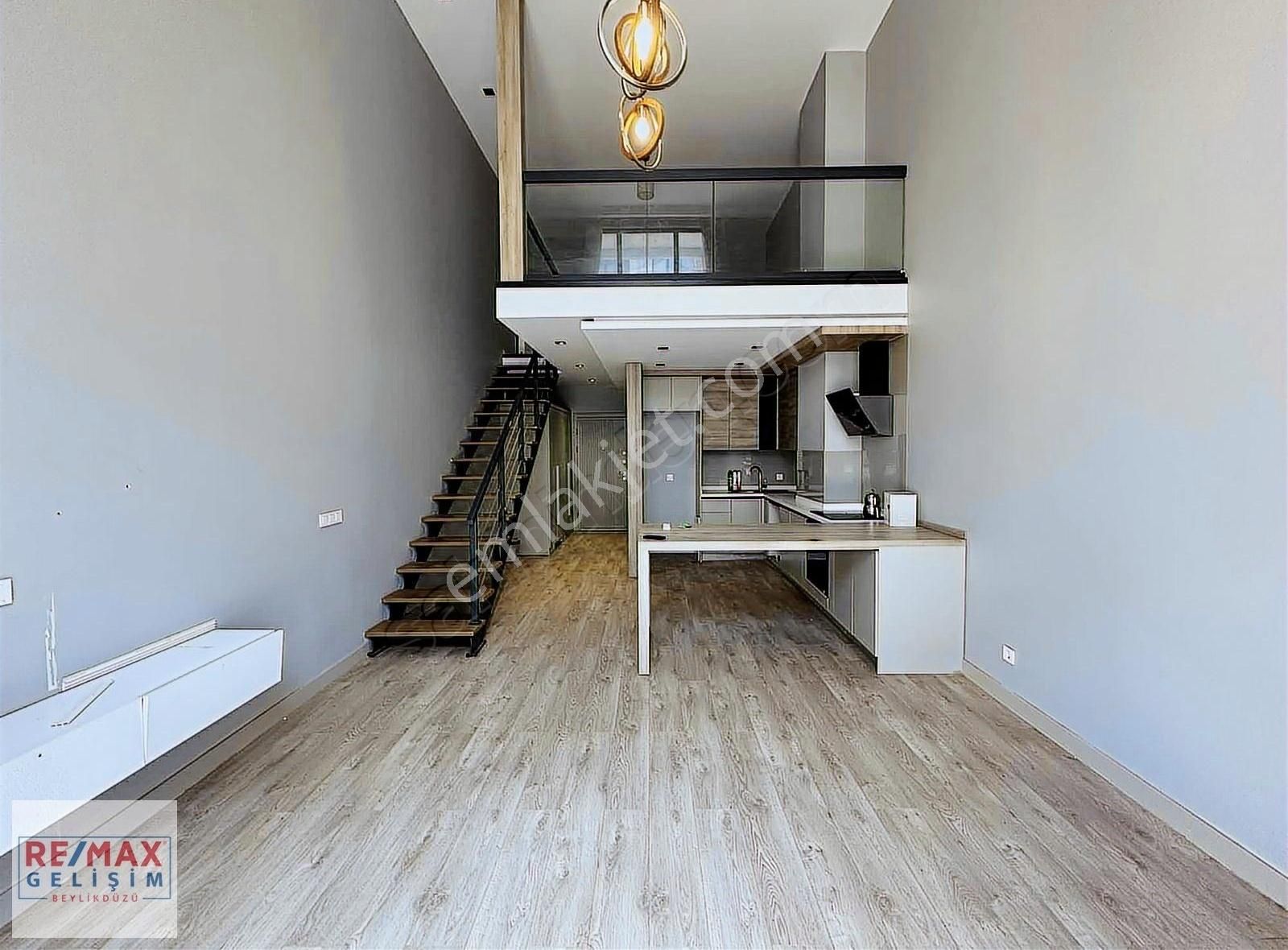 İn Mari Sitesinde Satılık Deniz Manzaralı Loft Daire 75 M2 1+1