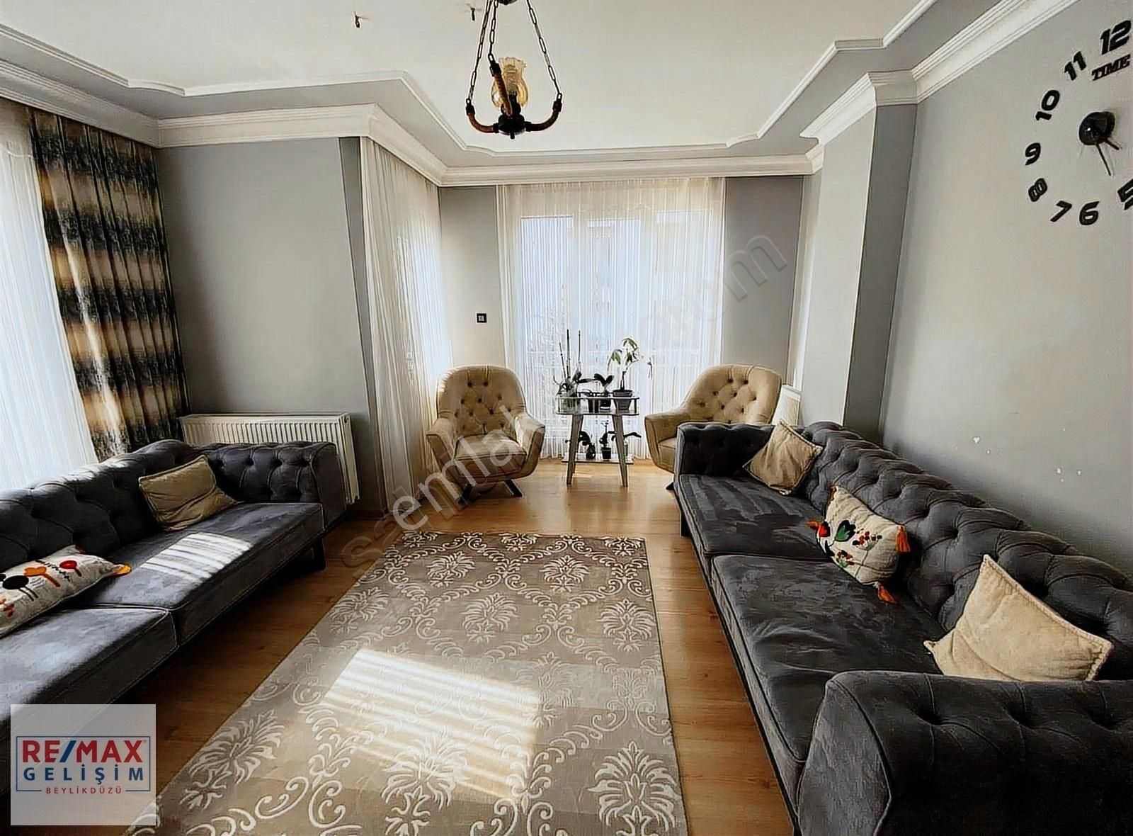 Beylikdüzü, Gürpınar Merkezde Balkonlu Ferah 2+1 Daire