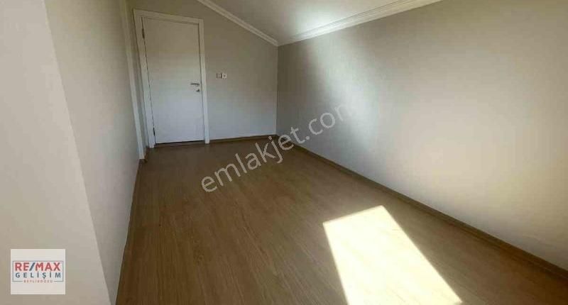 Silivri Adlıyenın Arkası Müstakil Apartman Da Teras Dubleks