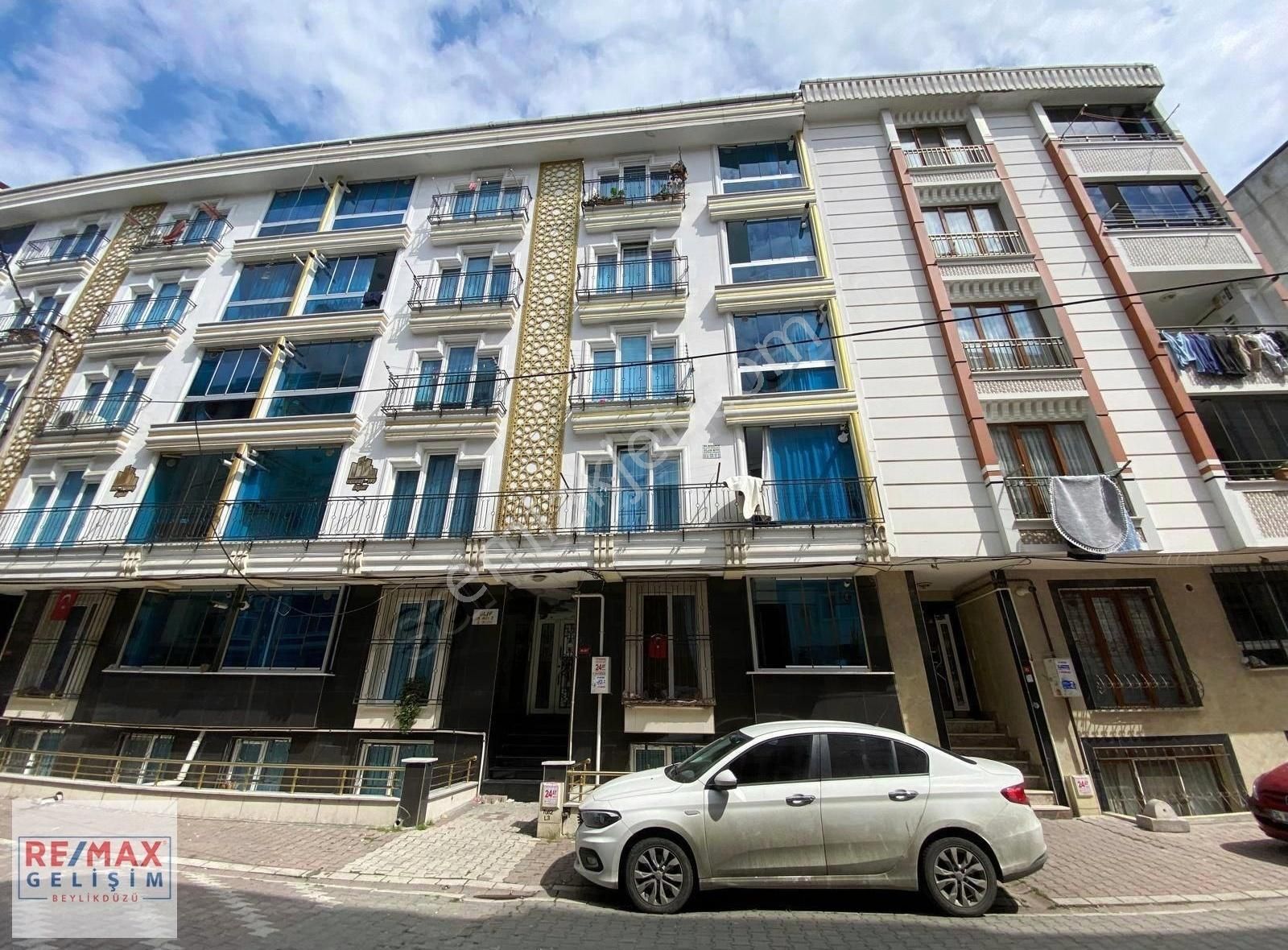 Esenyurt, Yeşilkent Mah. Genç Binada Satılık 2+1 Daire