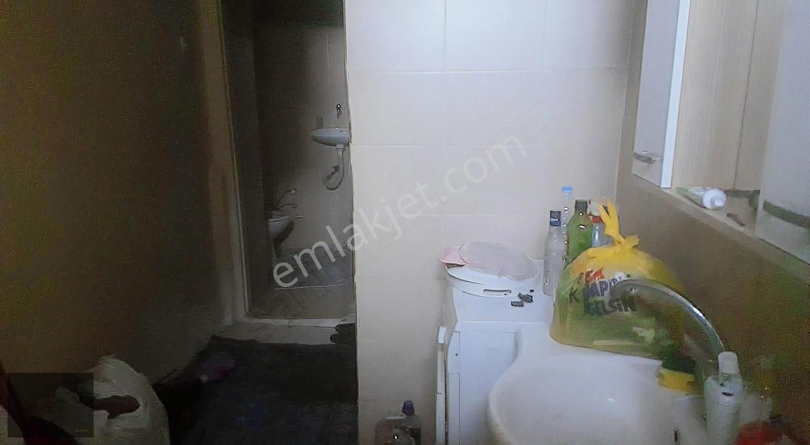 Karabağlar Yunus Emre Mahallesinde Ana Cadde Yakını 1+1 35m2