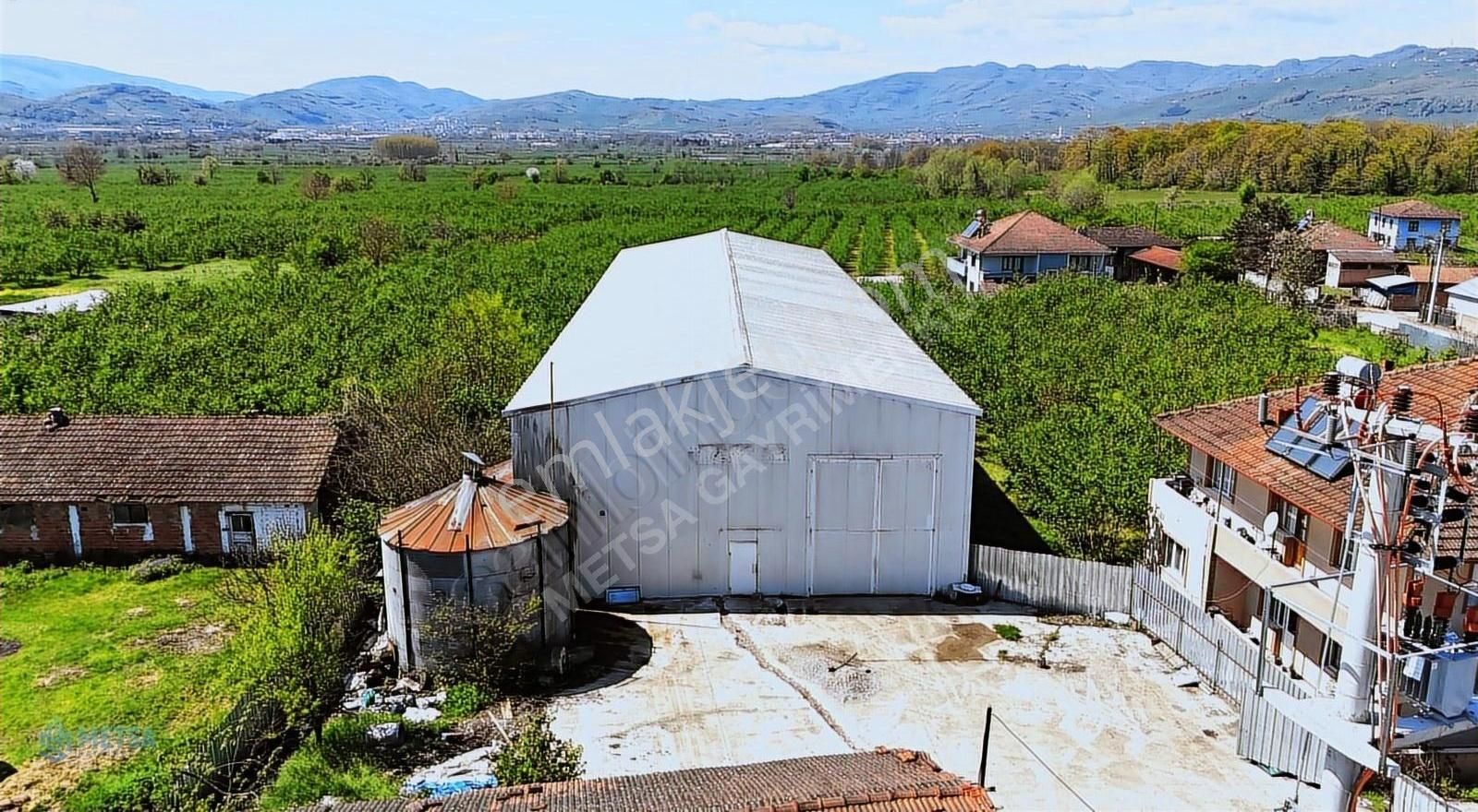 Metsa'dan Çilimli Yeniköy'de 800 M2 Kiralık Depo