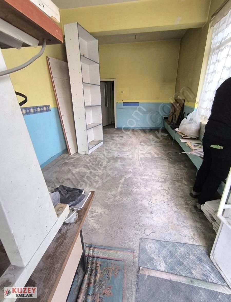 Kuzey Emlak'tan Demetevler 5. Cadde Üzeri 30 M2 Mutfak Ve Wc Var