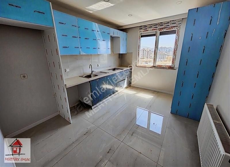 Merttürk Kozyatağında Pirestijli Binada 170m2 4+1 Balkonlu Lüx !