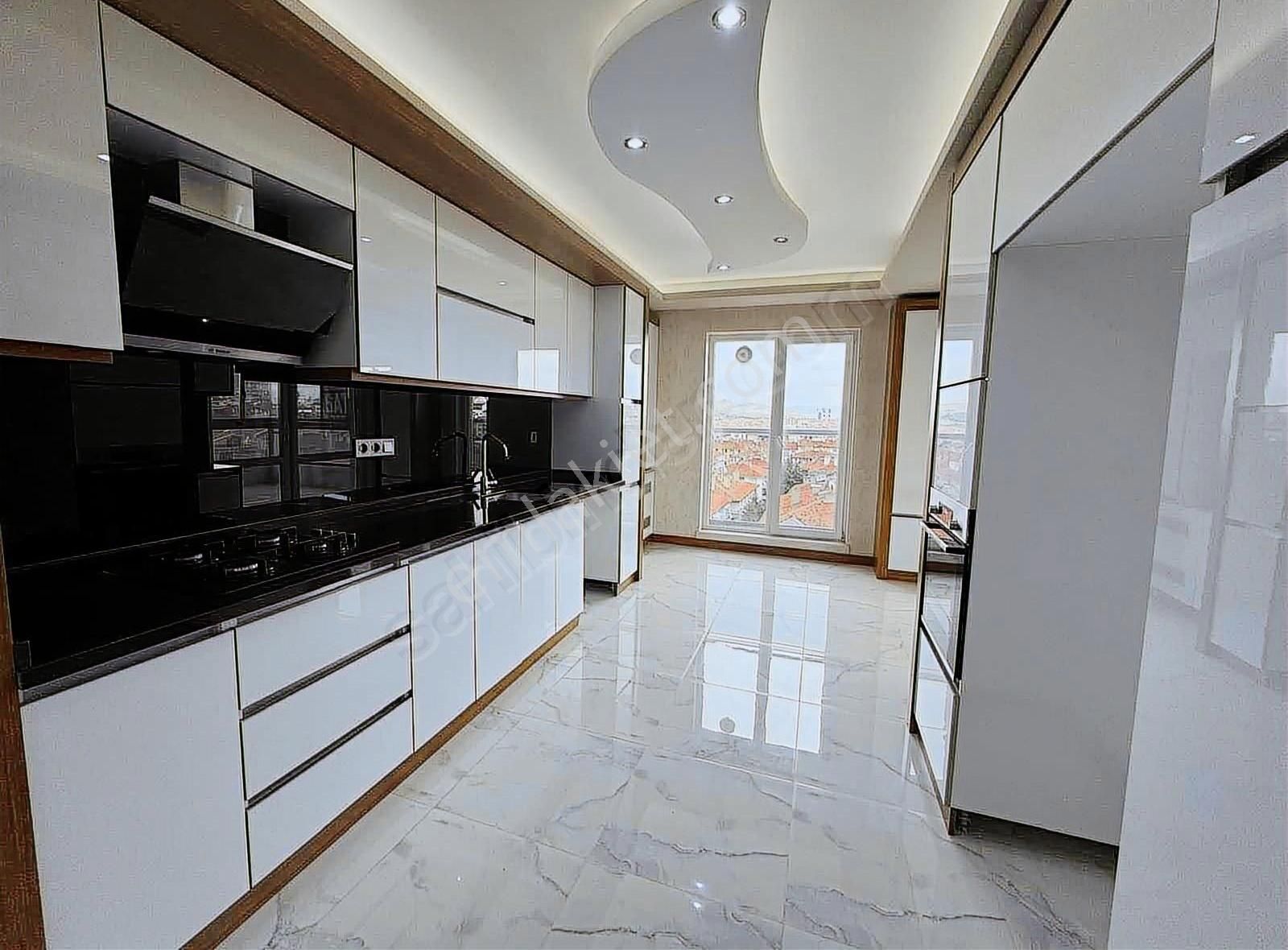 Derman'dan*sitede*lüks*ön Cephe*manzaralı*teras Balkon*4+1*8.kat