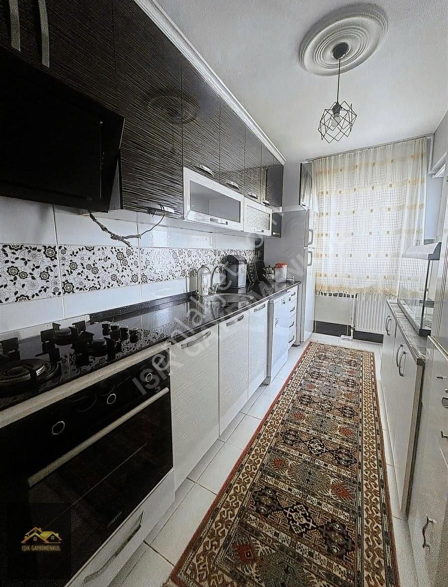 Işık Gayrimenkul'den Hürriyet Mh. Eşyalı Kiralık 2+1 Daire