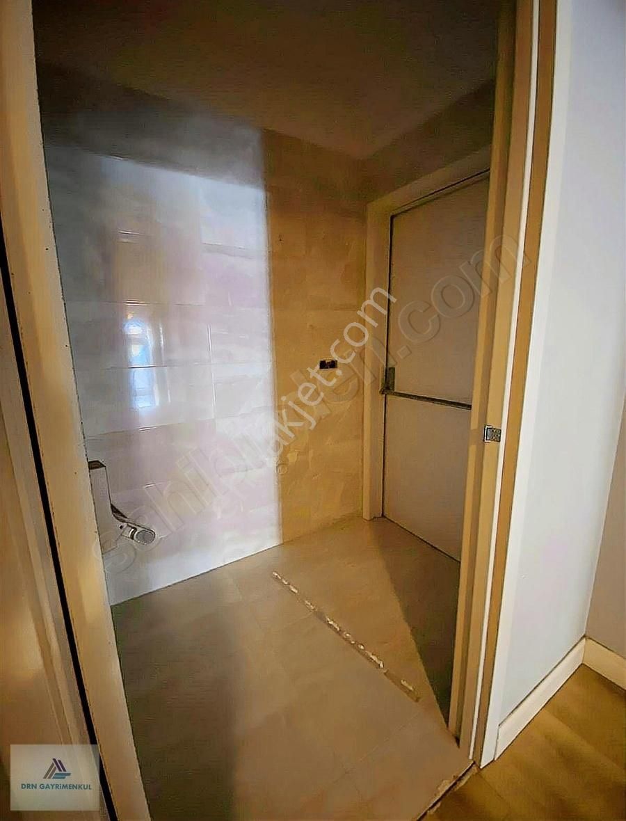 Kadıköy De Fahrettin Kerim Caddesinde Merkezi Konum Kiralık 2+1