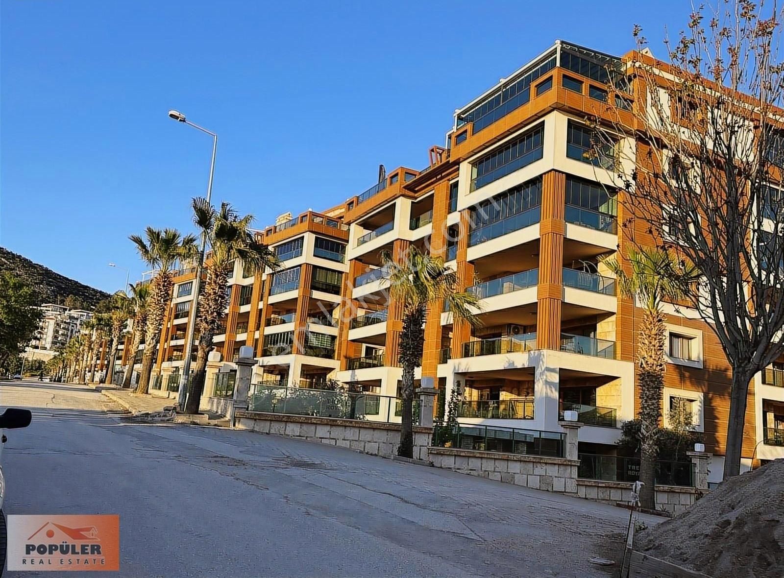 Kuşadası Trend Royal 1'de 3+1 Bahçe Katı Rezidans Daire