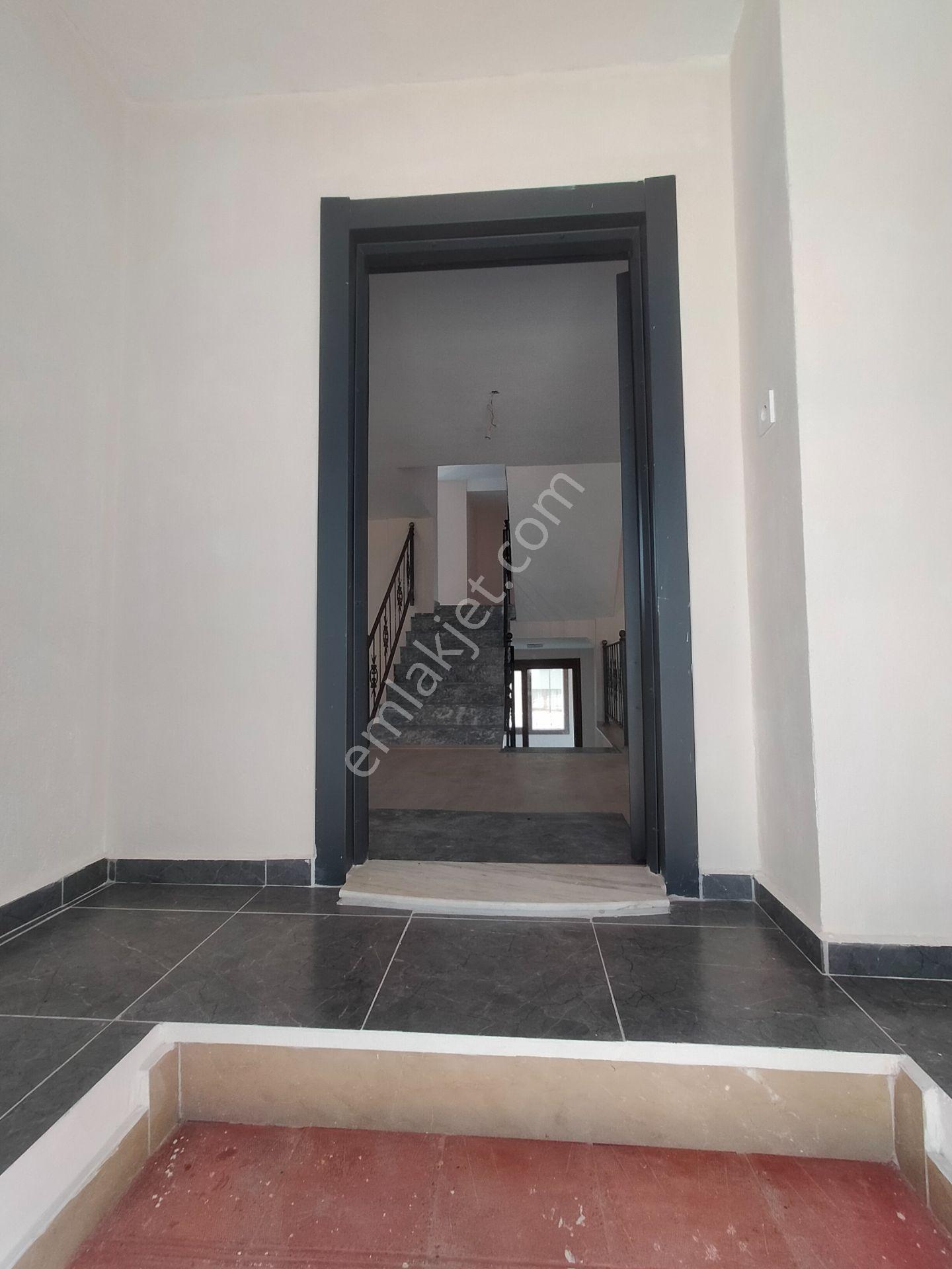 Kw Murat Taştan'dan , Yenilenmiş Satılık 4 Katlı Villa - Görsel 2