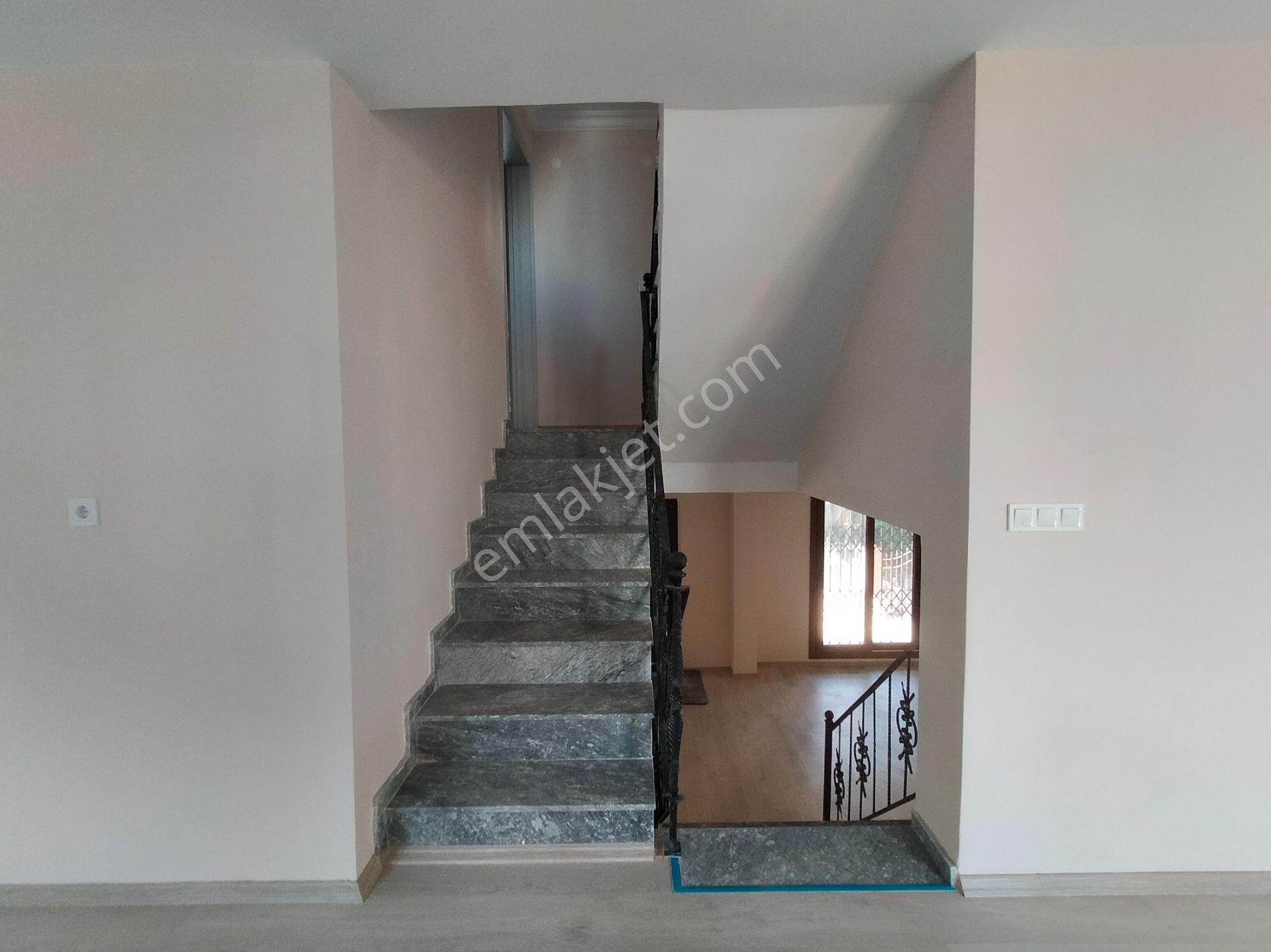 Kw Murat Taştan'dan , Yenilenmiş Satılık 4 Katlı Villa - Görsel 9