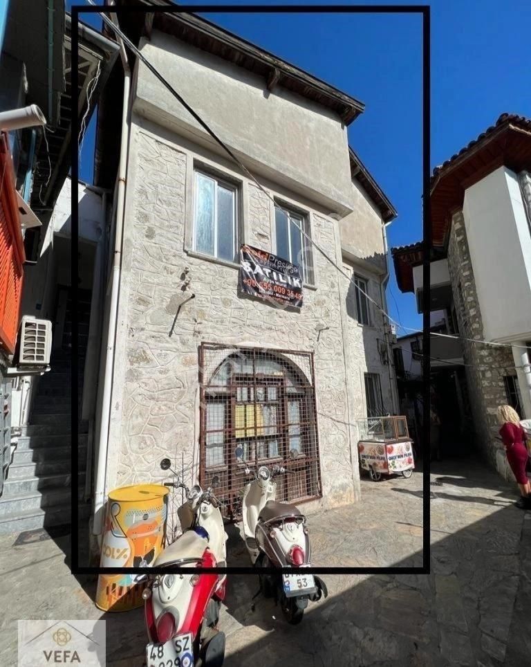 Vefa'dan Marmaris Mustakil Uç Katli Satilik Konut Veya Ticari