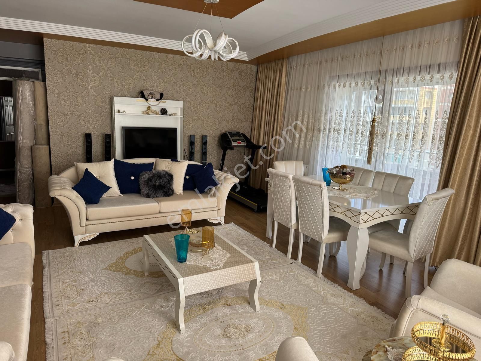 Zara Gayrimenkul'den Aram Tigran Caddesinde 4+1 Lüks Daire