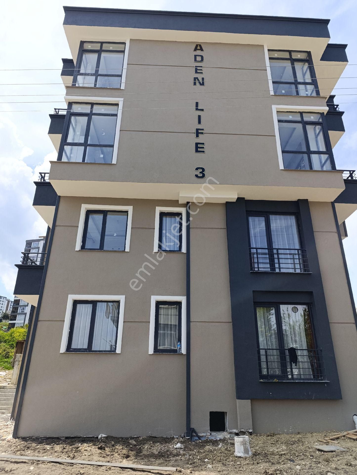 Zayimoğlu Gayrimenkul'den Toplu Konut Bulvarina Yakın Eşyalı Satılık 1+1 Daire