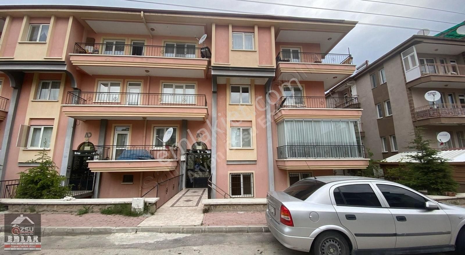Afyon Özsu Emlak'tan Eşrefpaşa'da Satılık 3+1 Daire